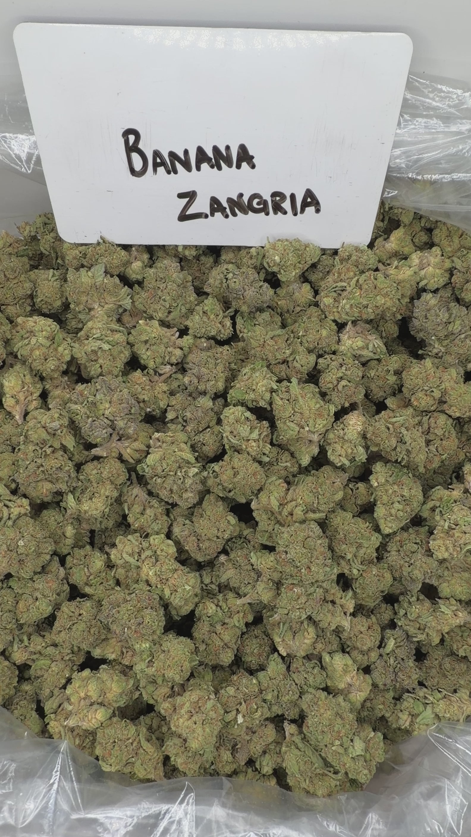 Collection of HEMP FLOWER | Banana Z in a gallery layout